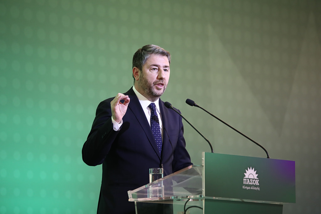 Πρώτα το Συνέδριο, μετά οι υποκλοπές