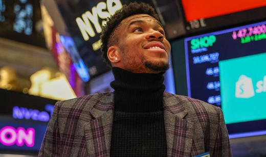 Ο Γιάννης Αντετοκούνμπο λανσάρει τα δικά του ζελεδάκια «Giannis FR34K»