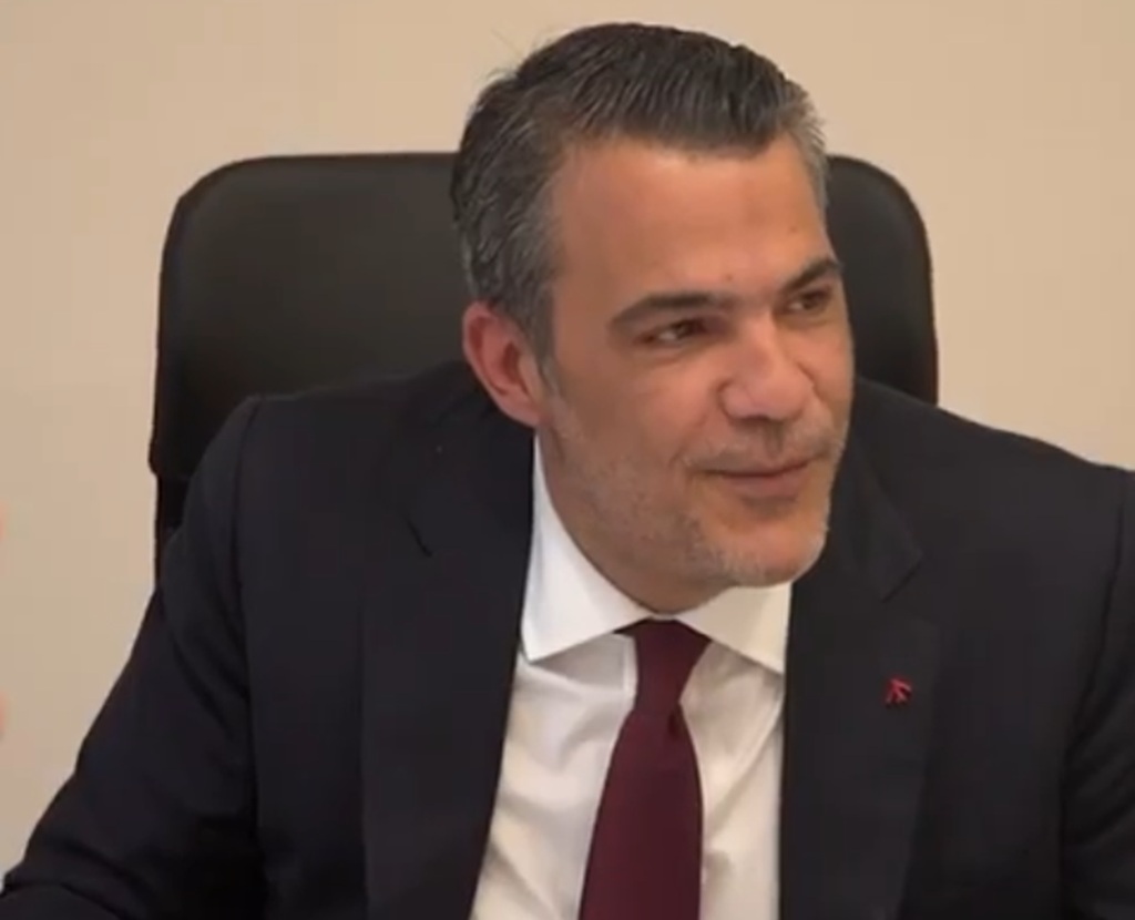 Στα «μαχαίρια» η οικογένεια Σπυρόπουλου – «Ο θείος και η εξαδέλφη μου έφεραν το οινοποιείο στο μηδέν»