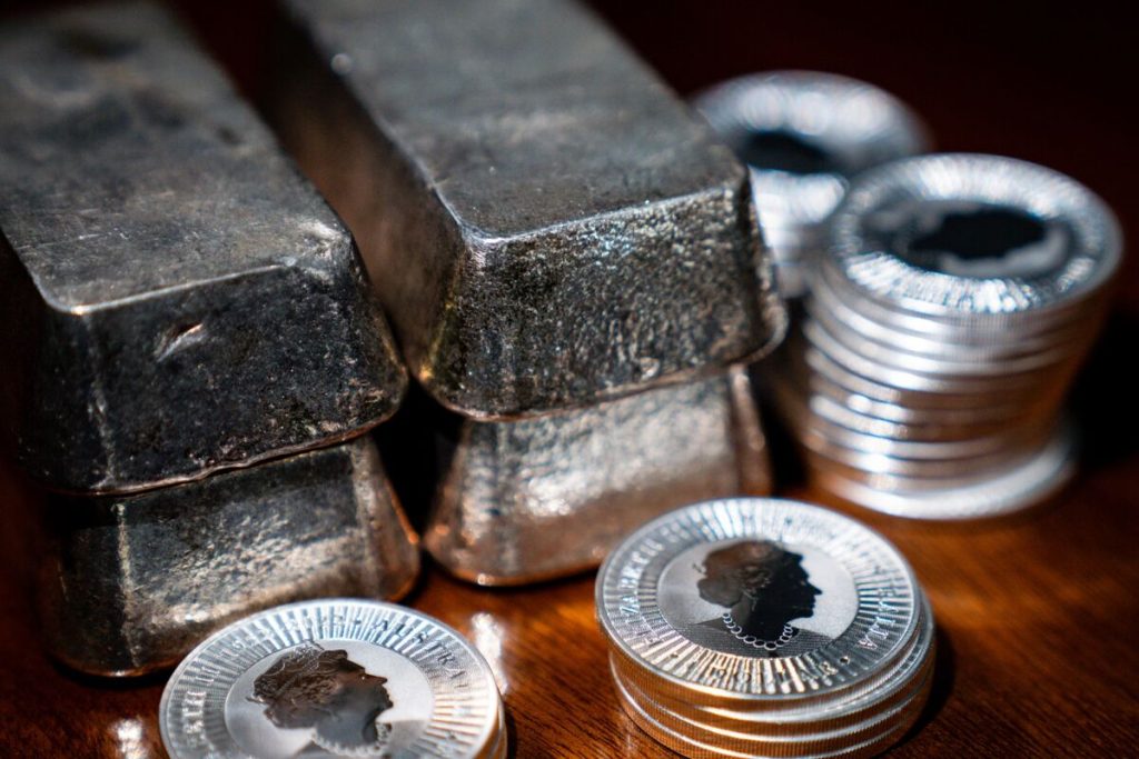 Κινέζος επένδυτης έβγαλε μισό δισ. από την πτώση που είχε το ασήμι