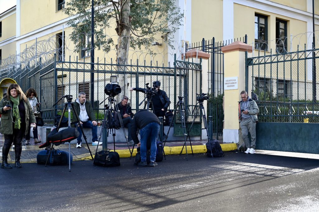 Κεκλεισμένων των θυρών η δίκη των πρώην αστυνομικών για σεξουαλική κακοποίηση των παιδιών τους