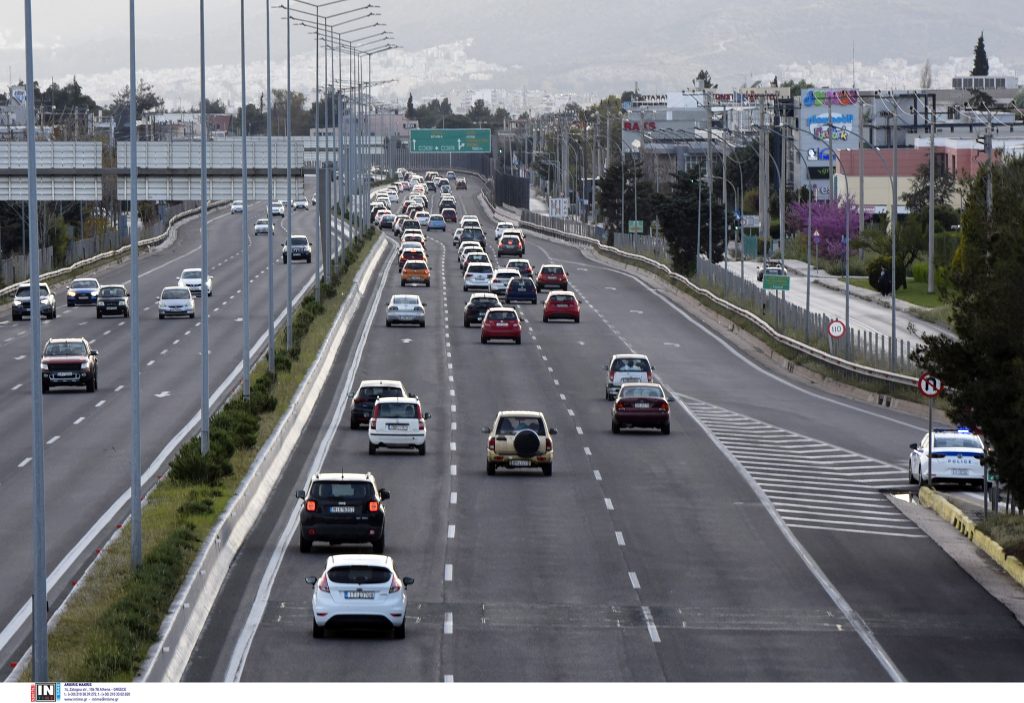 Συναγερμός στην Αθηνών – Λαμίας λόγω ανατροπής φορτηγού – Κλειστές δυο λωρίδες, ουρές χιλιομέτρων