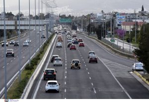 Συναγερμός στην Αθηνών – Λαμίας λόγω ανατροπής φορτηγού – Κλειστές δυο λωρίδες, ουρές χιλιομέτρων