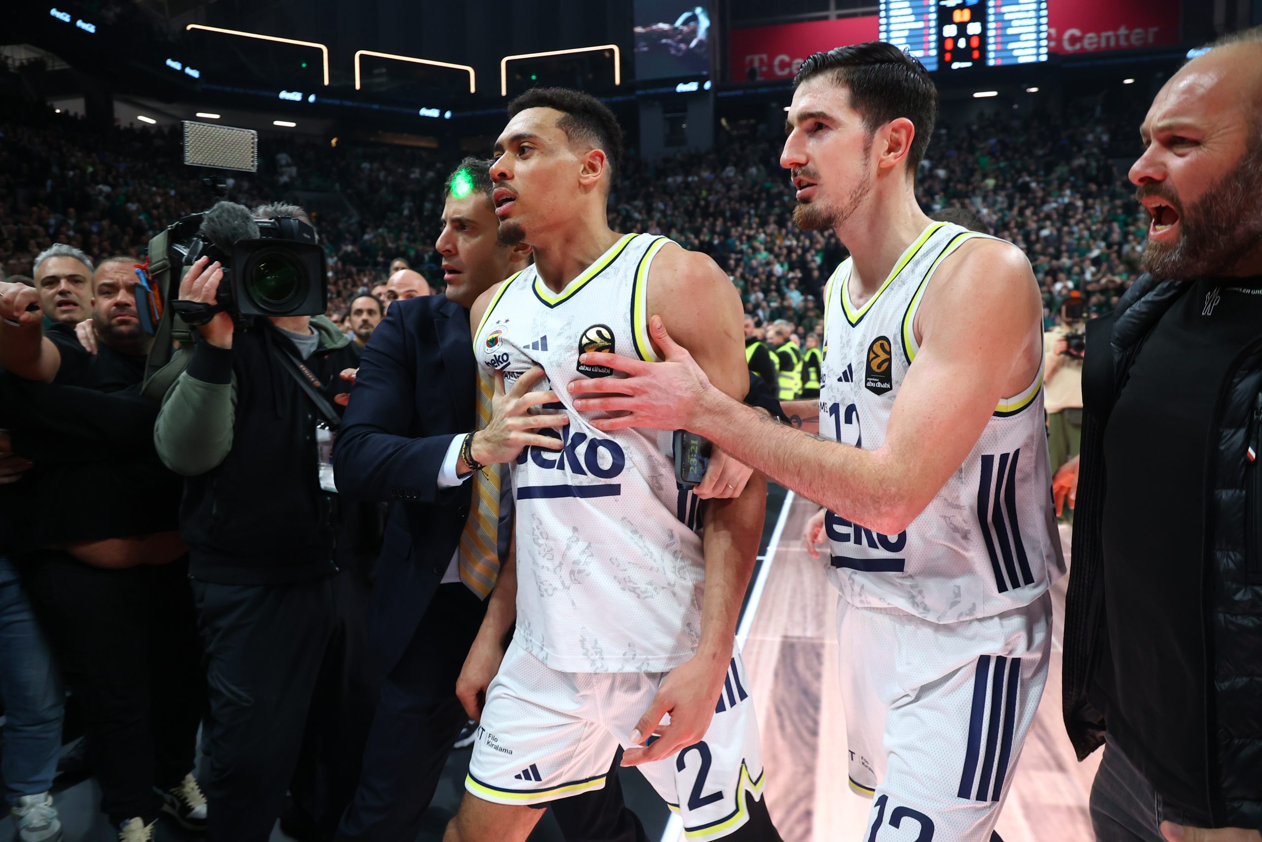 &Kappa;&alpha;&tau;&alpha;&gamma;&gamma;&epsilon;&lambda;ί&alpha; &tau;&eta;&sigmaf; &Phi;&epsilon;&nu;έ&rho;&mu;&pi;&alpha;&chi;&tau;&sigma;&epsilon; &gamma;&iota;&alpha; &tau;&eta; &sigma;ύ&rho;&rho;&alpha;&xi;&eta; &sigma;&tau;&omicron; &Omicron;&Alpha;&Kappa;&Alpha; &mu;&epsilon;&tau;ά &tau;&omicron; buzzer beater &tau;&omicron;&upsilon; &Mu;&pi;ό&lambda;&nu;&tau;&gamma;&omicron;&upsilon;&iota;&nu;