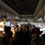 Καθαρά Δευτέρα: Ξεκίνησε η… ολονυχτία στη Βαρβάκειο Αγορά – Χιλιάδες στην ουρά για τα Σαρακοστιανά