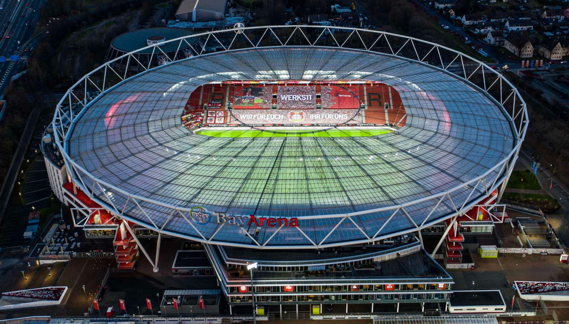 &Alpha;&upsilon;&tau;ή &epsilon;ί&nu;&alpha;&iota; &eta; &epsilon;&nu;&tau;&upsilon;&pi;&omega;&sigma;&iota;&alpha;&kappa;ή &laquo;Bay Arena&raquo;, &eta; έ&delta;&rho;&alpha; &tau;&eta;&sigmaf; &Lambda;&epsilon;&beta;&epsilon;&rho;&kappa;&omicron;ύ&zeta;&epsilon;&nu; (pics)