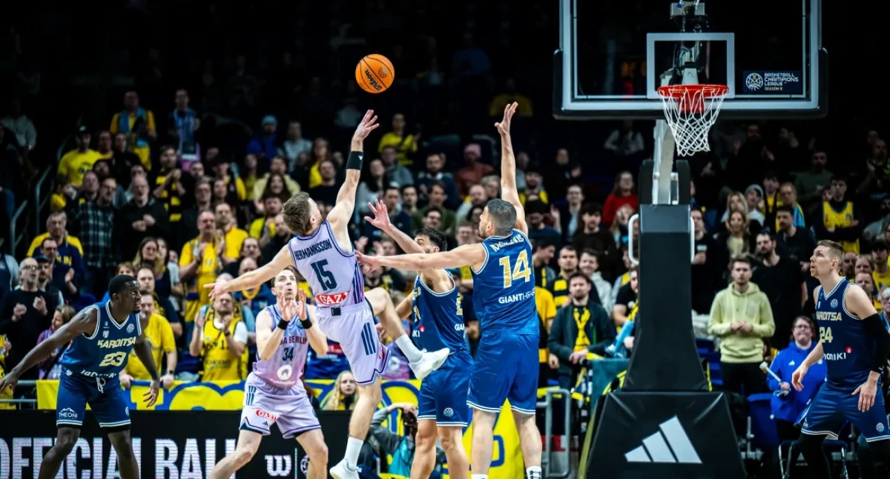 &Eta; &Kappa;&alpha;&rho;&delta;ί&tau;&sigma;&alpha; &laquo;ά&gamma;&gamma;&iota;&xi;&epsilon;&raquo; &tau;&eta;&nu; &iota;&sigma;&tau;&omicron;&rho;&iota;&kappa;ή &nu;ί&kappa;&eta; &alpha;&lambda;&lambda;ά &eta;&tau;&tau;ή&theta;&eta;&kappa;&epsilon; &sigma;&tau;&omicron; &phi;&iota;&nu;ά&lambda;&epsilon; &alpha;&pi;ό &tau;&eta;&nu; Ά&lambda;&mu;&pi;&alpha; (84-80)