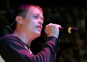 3 Doors Down: Νικημένος από τον καρκίνο πέθανε στα 47 του ο τραγουδιστής Μπραντ Άρνολντ
