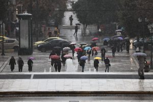 Καιρός: Βροχές και τοπικά έντονα φαινόμενα την Παρασκευή – Η πρόγνωση από την Ελίνα Καρέτσου