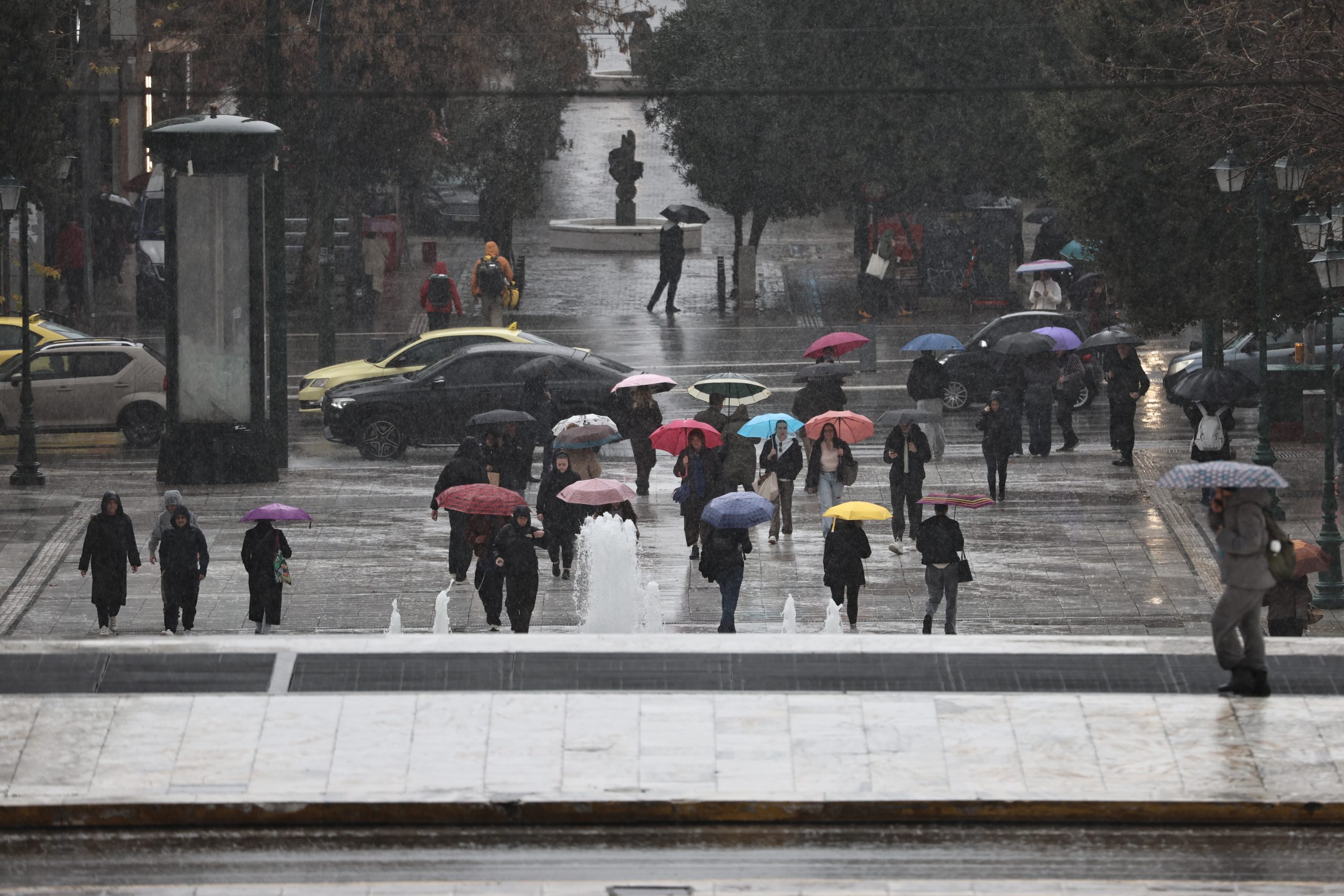 &Kappa;&alpha;&iota;&rho;ό&sigmaf;: &Beta;&rho;&omicron;&chi;έ&sigmaf; &kappa;&alpha;&iota; &tau;&omicron;&pi;&iota;&kappa;ά έ&nu;&tau;&omicron;&nu;&alpha; &phi;&alpha;&iota;&nu;ό&mu;&epsilon;&nu;&alpha; &tau;&eta;&nu; &Pi;&alpha;&rho;&alpha;&sigma;&kappa;&epsilon;&upsilon;ή &ndash; &Eta; &pi;&rho;ό&gamma;&nu;&omega;&sigma;&eta; &alpha;&pi;ό &tau;&eta;&nu; &Epsilon;&lambda;ί&nu;&alpha; &Kappa;&alpha;&rho;έ&tau;&sigma;&omicron;&upsilon;
