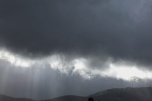 Ανοιξαν οι ουρανοί πριν την Καθαρά Δευτέρα: Ποιες περιοχές «βούλιαξαν» και τι έρχεται στην Αττική