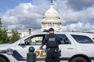 Σύλληψη 18χρονου που κυκλοφορούσε με γεμάτη καραμπίνα κοντά στο Καπιτώλιο στην Ουάσιγκτον