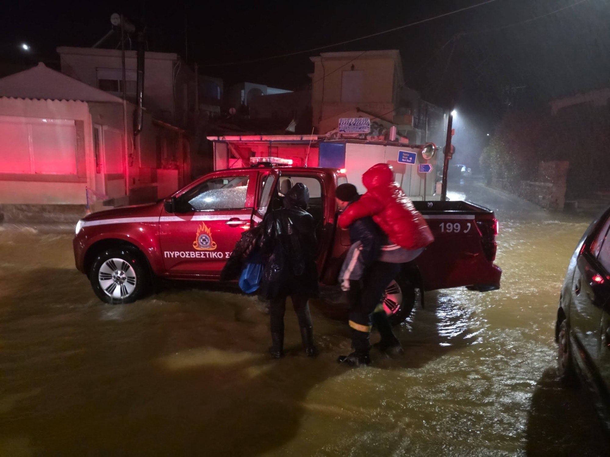 &Kappa;&alpha;&kappa;&omicron;&kappa;&alpha;&iota;&rho;ί&alpha;: &Pi;&rho;&omicron;&beta;&lambda;ή&mu;&alpha;&tau;&alpha; &sigma;&epsilon; &Kappa;&rho;ή&tau;&eta; &kappa;&alpha;&iota; &Chi;ί&omicron; &ndash; &Gamma;έ&phi;&upsilon;&rho;&alpha; &laquo;&kappa;ό&pi;&eta;&kappa;&epsilon; &sigma;&tau;&alpha; &delta;ύ&omicron;&raquo;, &kappa;&alpha;&tau;&omicron;&lambda;&iota;&sigma;&theta;ή&sigma;&epsilon;&iota;&sigmaf; &kappa;&alpha;&iota; &pi;&lambda;&eta;&mu;&mu;ύ&rho;&epsilon;&sigmaf;