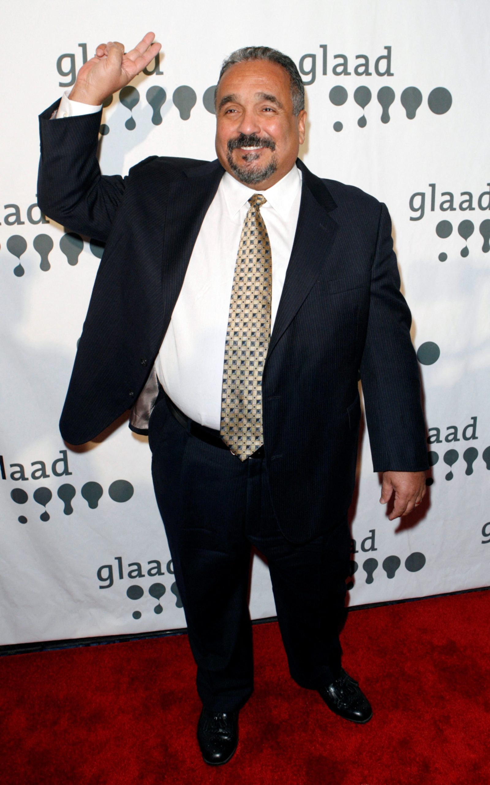 Έ&phi;&upsilon;&gamma;&epsilon; &alpha;&pi;ό &tau;&eta; &zeta;&omega;ή &sigma;&tau;&alpha; 75 &tau;&omicron;&upsilon; &omicron; &delta;&iota;ά&sigma;&eta;&mu;&omicron;&sigmaf; &Pi;&omicron;&rho;&tau;&omicron;&rho;&iota;&kappa;&alpha;&nu;ό&sigmaf; &mu;&omicron;&upsilon;&sigma;&iota;&kappa;ό&sigmaf; &tau;&eta;&sigmaf; &sigma;ά&lambda;&sigma;&alpha;, &Gamma;&omicron;&upsilon;ί&lambda;&iota; &Kappa;&omicron;&lambda;ό&nu;