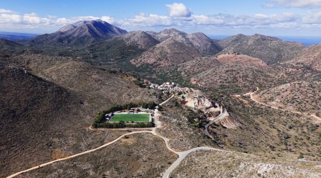 «Βίλατζ Λιμπερταδόρες»: Πρεμιέρα απόψε στο Mega – Πρώτο σφύρισμα στη Δαμάστα Ηρακλείου