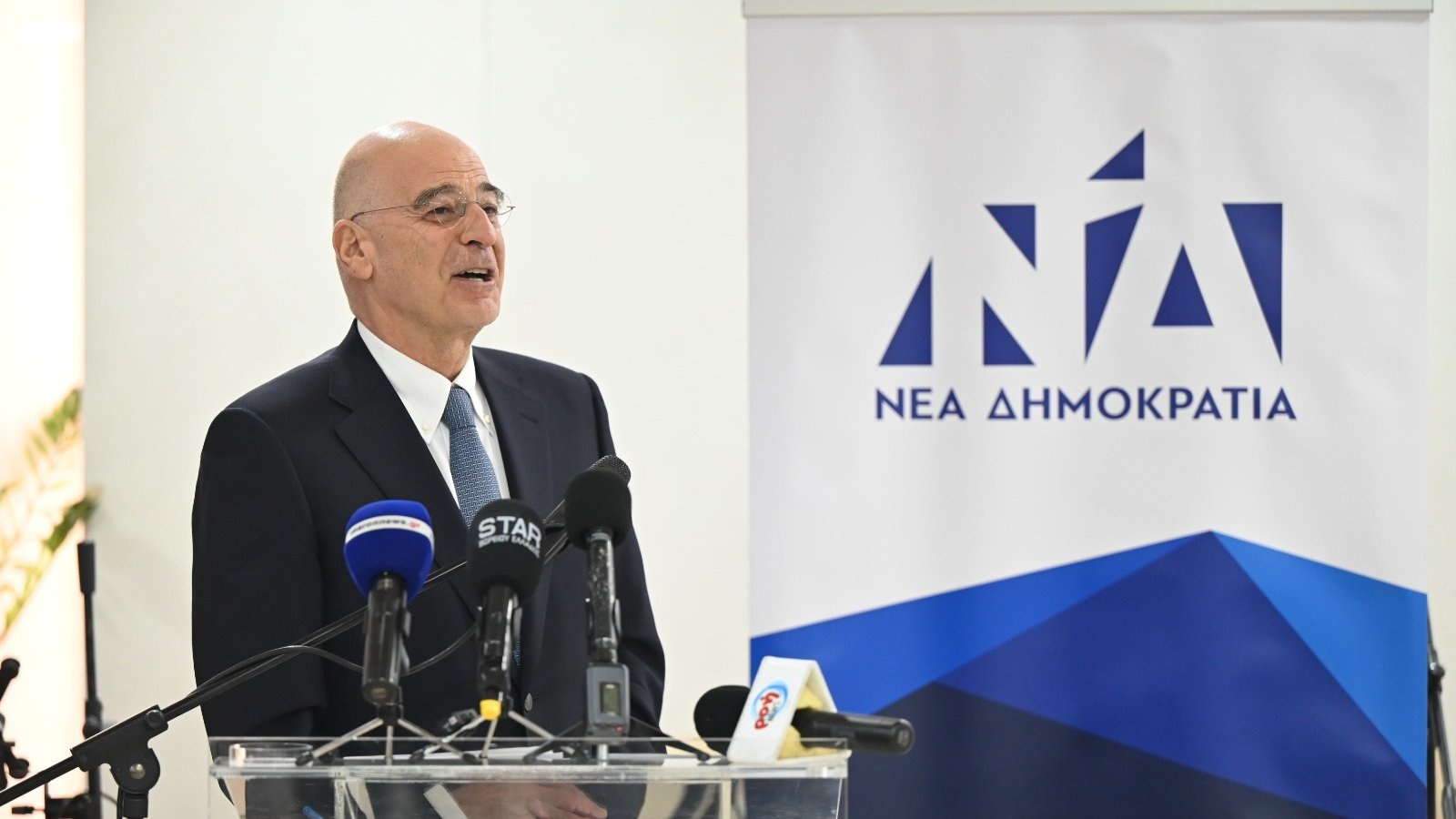&Delta;έ&nu;&delta;&iota;&alpha;&sigmaf;: &laquo;&Tau;έ&lambda;&omicron;&sigmaf; &sigma;&tau;&iota;&sigmaf; &alpha;&delta;&iota;&alpha;&phi;&alpha;&nu;&epsilon;ί&sigmaf; &alpha;&gamma;&omicron;&rho;έ&sigmaf; &alpha;&kappa;&iota;&nu;ή&tau;&omega;&nu; &sigma;&tau;&eta;&nu; &pi;&alpha;&rho;&alpha;&mu;&epsilon;&theta;ό&rho;&iota;&omicron;&raquo;