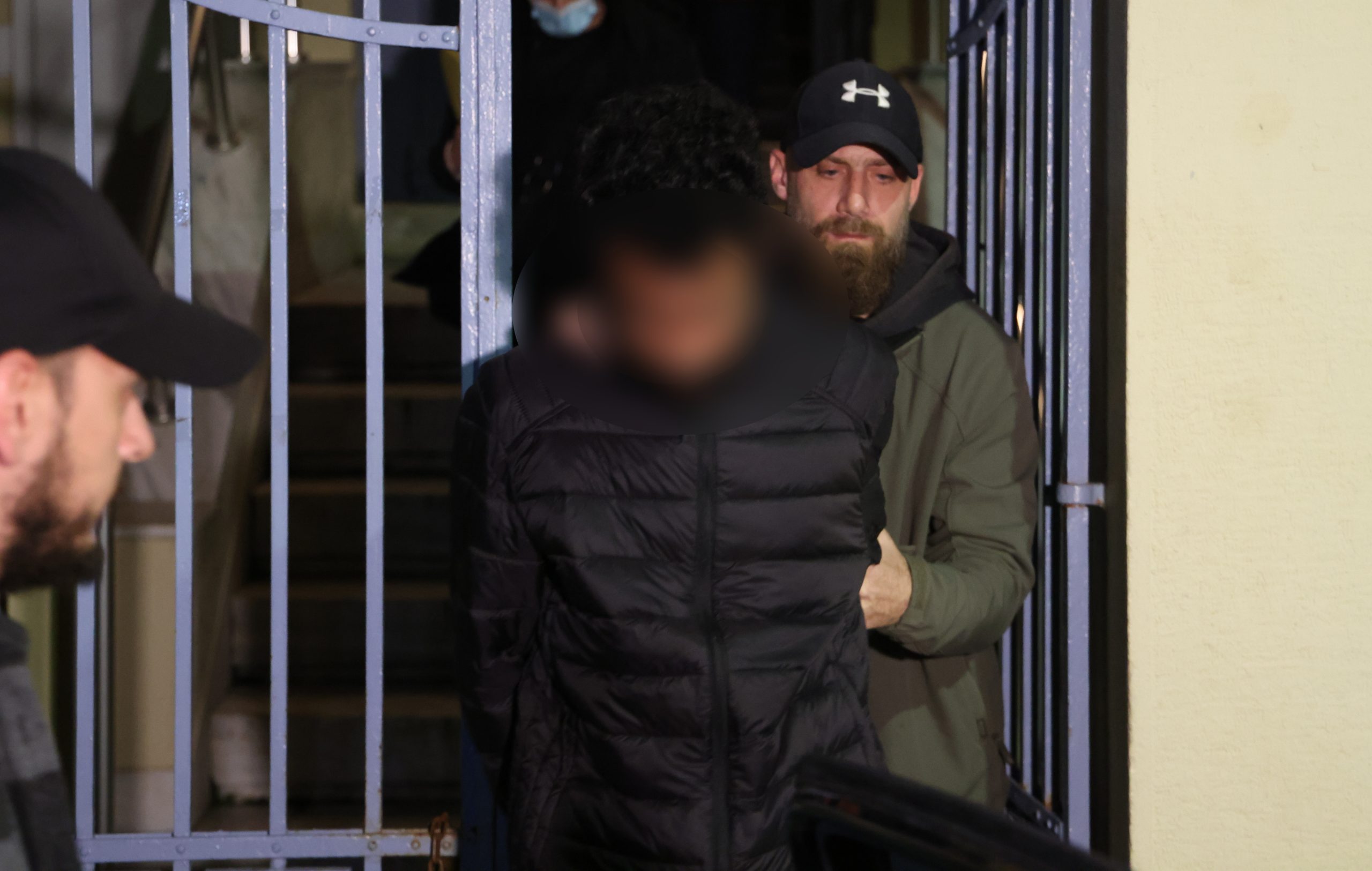 &Tau;&rho;&alpha;&gamma;&omega;&delta;ί&alpha; &sigma;&tau;&eta; &Chi;ί&omicron;: &Pi;&rho;&omicron;&phi;&upsilon;&lambda;&alpha;&kappa;&iota;&sigma;&tau;έ&omicron;&sigmaf; &mu;&epsilon;&tau;ά &tau;&eta;&nu; &alpha;&pi;&omicron;&lambda;&omicron;&gamma;ί&alpha; &tau;&omicron;&upsilon; &omicron; &phi;&epsilon;&rho;ό&mu;&epsilon;&nu;&omicron;&sigmaf; &omega;&sigmaf; &delta;&iota;&alpha;&kappa;&iota;&nu;&eta;&tau;ή&sigmaf;