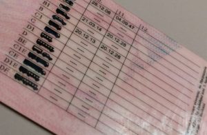 Τέλος το ροζ δίπλωμα: Δείτε πότε καταργείται και για ποιους χτυπά νωρίτερα… η καμπάνα