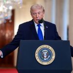 Στροφή Τραμπ: Ανακοίνωσε άρση κυρώσεων στο πετρέλαιο για να μειωθούν οι τιμές