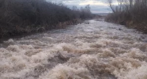 Κοζάνη: Kυνηγοί έσωσαν νεαρό μοτοσικλετιστή που παρασύρθηκε σε ποτάμι