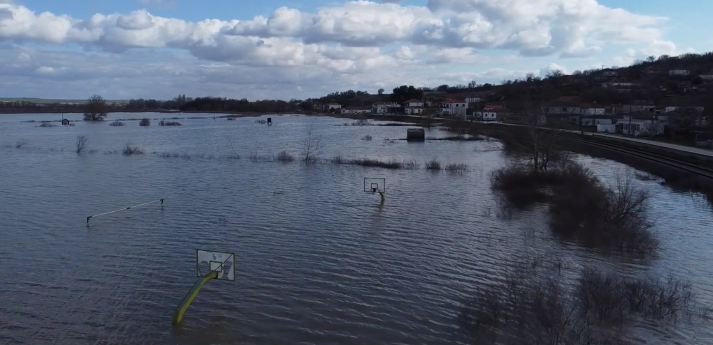 Οριακή η κατάσταση στον Έβρο – Πλησίασε τα 6,5 μέτρα η στάθμη στο Πύθιο