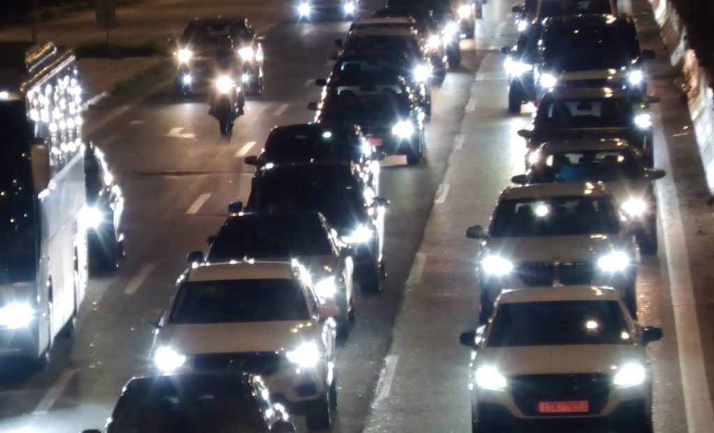 Σοβαρές καθυστερήσεις στις εισόδους της Αττικής – Κυκλοφοριακό χάος στην Αθηνών-Κορίνθου (video)