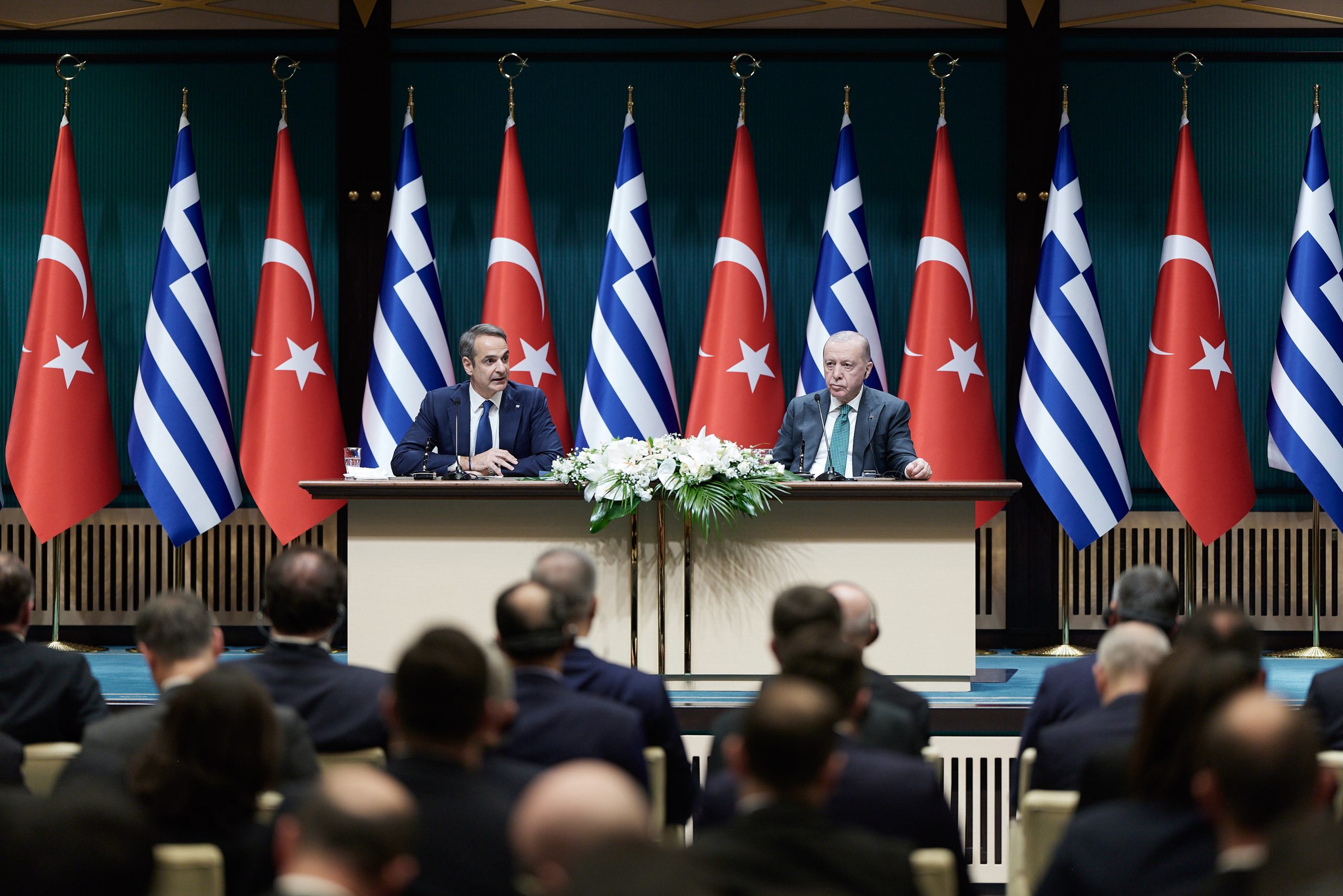 &Mu;&eta;&tau;&sigma;&omicron;&tau;ά&kappa;&eta;&sigmaf; &ndash; &Epsilon;&rho;&nu;&tau;&omicron;&gamma;ά&nu;: &Omicron;&iota; 7 &sigma;&upsilon;&mu;&phi;&omega;&nu;ί&epsilon;&sigmaf;, &tau;&omicron; casus belli &kappa;&alpha;&iota; &eta; &alpha;&nu;&alpha;&phi;&omicron;&rho;ά &sigma;&epsilon; &tau;&omicron;&upsilon;&rho;&kappa;&iota;&kappa;ή &mu;&epsilon;&iota;&omicron;&nu;ό&tau;&eta;&tau;&alpha; &sigma;&tau;&eta; &Theta;&rho;ά&kappa;&eta;