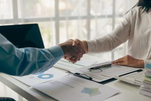 «Ανάρπαστες» οι άνεργες γυναίκες: Χιλιάδες αιτήματα από επιχειρήσεις για δουλειά – Αυτοί είναι οι μισθοί