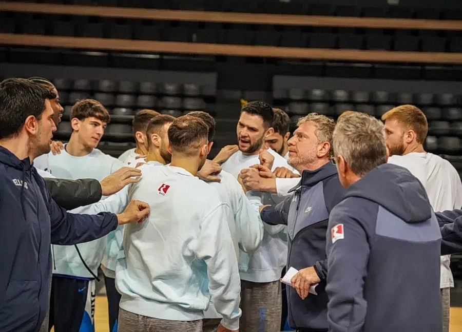 Αρχηγού παρόντος!