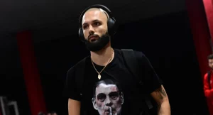 Ο Έβαν Φουρνιέ στηρίζει τον Μπαρτζώκα – Δείτε το μπλουζάκι που φοράει