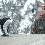 Ολοκληρώθηκε ο απεγκλωβισμός δεκάδων επισκεπτών στο χιονοδρομικό κέντρο Φαλακρού
