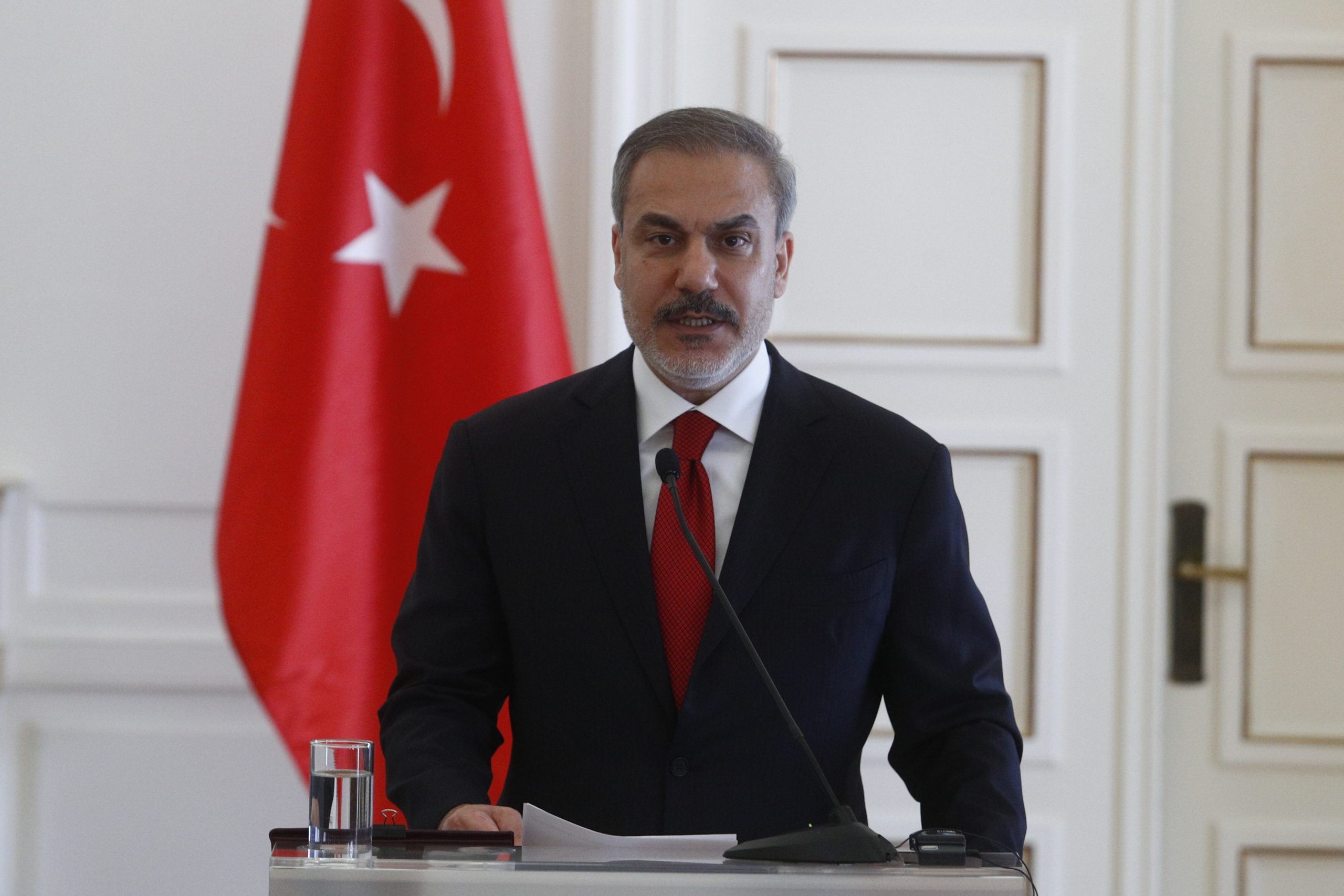 &Sigma;&upsilon;&nu;&alpha;&gamma;&epsilon;&rho;&mu;ό&sigmaf; &alpha;&pi;&omicron; &delta;&eta;&lambda;ώ&sigma;&epsilon;&iota;&sigmaf; &Phi;&iota;&nu;&tau;ά&nu; &ndash; &Alpha;&nu;&omicron;&iota;&xi;&epsilon; &pi;&alpha;&rho;ά&theta;&upsilon;&rho;&omicron; &sigma;&tau;&alpha; &pi;&upsilon;&rho;&eta;&nu;&iota;&kappa;ά ό&pi;&lambda;&alpha;