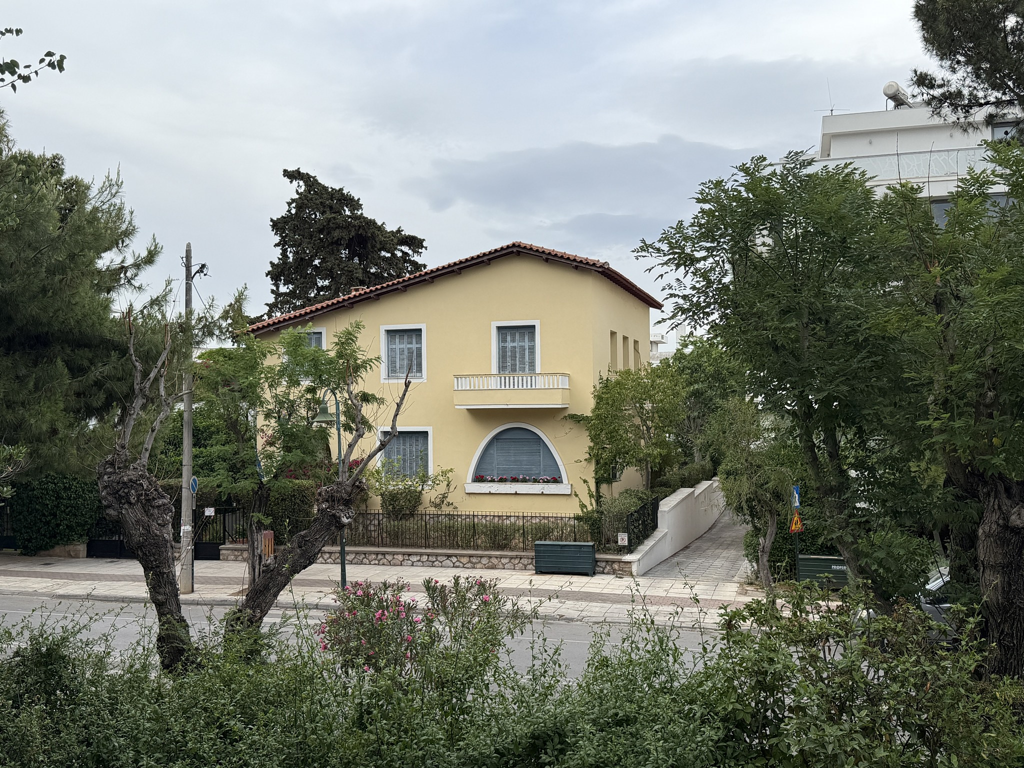 &Phi;&iota;&lambda;&omicron;&theta;έ&eta; &ndash; &Psi;&upsilon;&chi;&iota;&kappa;ό: &Chi;&alpha;&rho;&tau;&omicron;&gamma;&rho;&alpha;&phi;ώ&nu;&tau;&alpha;&sigmaf; &delta;ύ&omicron; &pi;&epsilon;&rho;&iota;&omicron;&chi;έ&sigmaf;