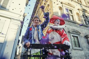 Τέλος στο πολύχρωμο συνώνυμο του καρναβαλιού – Ποιο είναι και γιατί μπήκε στο στόχαστρο