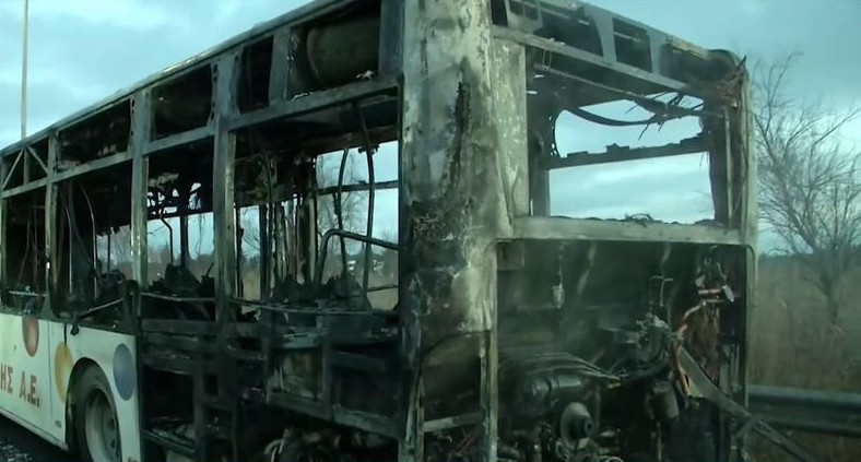 Φωτιά σε λεωφορείο του ΚΤΕΛ στη Σίνδο – Καλά στην υγεία τους οι επιβάτες