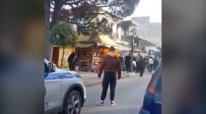 Γαστούνη: «Θα μας σκότωναν» – Συγκλονίζει ιδιοκτήτης περιπτέρου που δέχτηκε επίθεση από ομάδα 20 Ρομά