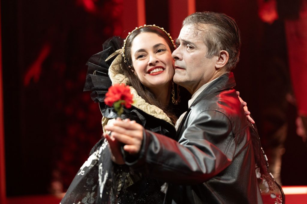 Ο Μισάνθρωπος έρχεται στο Θέατρο Φιλίπ – Δείτε τις πρώτες εντυπωσιακές εικόνες