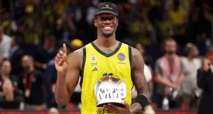 Θερμή υποδοχή από τη EuroLeague στον Χέιζ-Ντέιβις μετά τη μεταγραφή του στον Παναθηναϊκό (video)