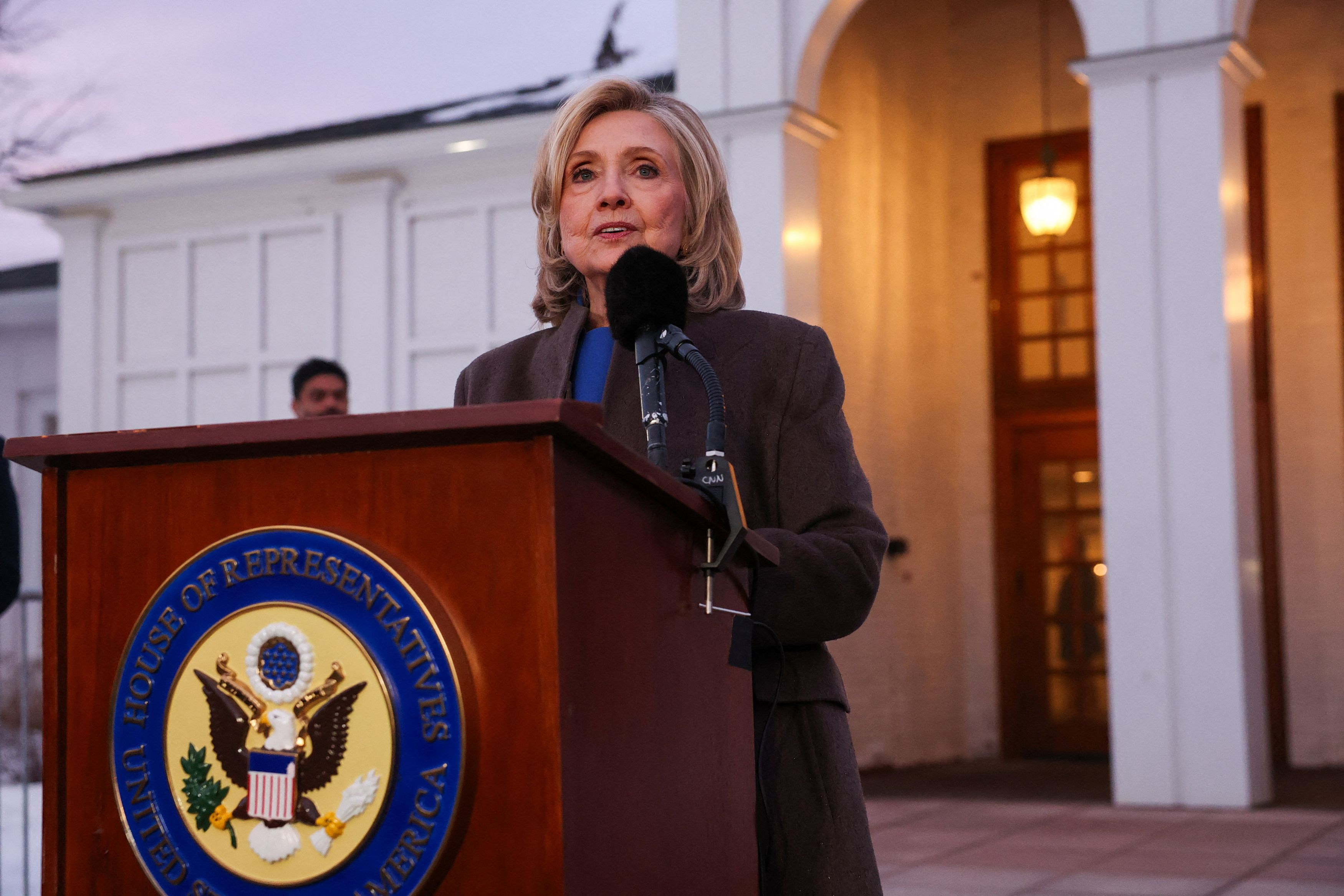 &Sigma;&alpha;&rho;ώ&nu;&epsilon;&iota; &tau;&omicron; &laquo;&tau;&sigma;&omicron;&upsilon;&nu;ά&mu;&iota; Έ&pi;&sigma;&tau;&iota;&nu;&raquo;: &Omicron;&iota; &Kappa;&lambda;ί&nu;&tau;&omicron;&nu; &kappa;&alpha;&tau;&alpha;&theta;έ&tau;&omicron;&upsilon;&nu; &ndash; &Pi;&omicron;&lambda;&iota;&tau;&iota;&kappa;ό&sigmaf; &sigma;&epsilon;&iota;&sigma;&mu;ό&sigmaf; &sigma;&epsilon; &Eta;&Pi;&Alpha; &kappa;&alpha;&iota; &delta;&iota;&epsilon;&theta;&nu;&epsilon;ί&sigmaf; &omicron;&rho;&gamma;&alpha;&nu;&iota;&sigma;&mu;&omicron;ύ&sigmaf;