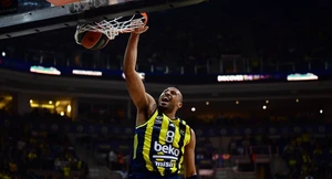 Φενέρμπαχτσε – Παρτίζαν 81-78: Ο Χόρτον-Τάκερ οδήγησε τη Φενέρ στην νίκη παρά τις απουσίες