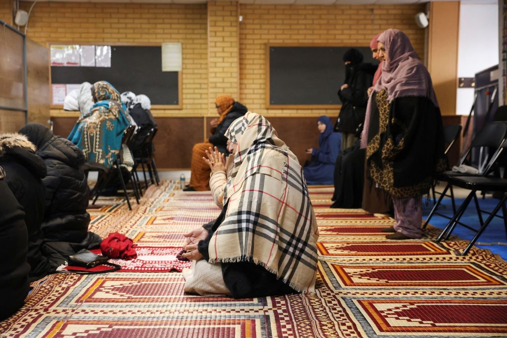 Βρετανία: Ιμάμης κατηγορείται για βιασμούς γυναικών και ανήλικων κοριτσιών –  Επικαλούταν δήθεν «μαγικές ικανότητες»