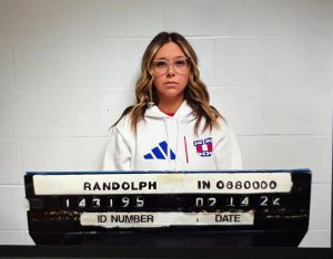 Σεξουαλικές σχέσεις με δύο μαθητές είχε 31χρονη γραμματέας σχολείου – Ο σύζυγός της την έπιασε επ’ αυτοφώρω