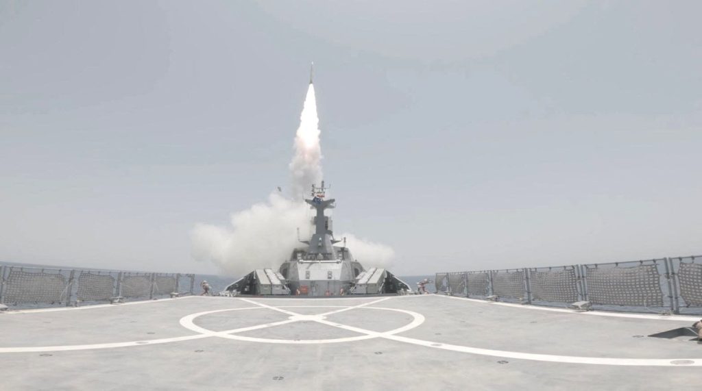 Οι ΗΠΑ στέλνουν 50 μαχητικά στη Μ. Ανατολή ενώ το Ιράν έκλεισε προσωρινά τα Στενά του Ορμούζ