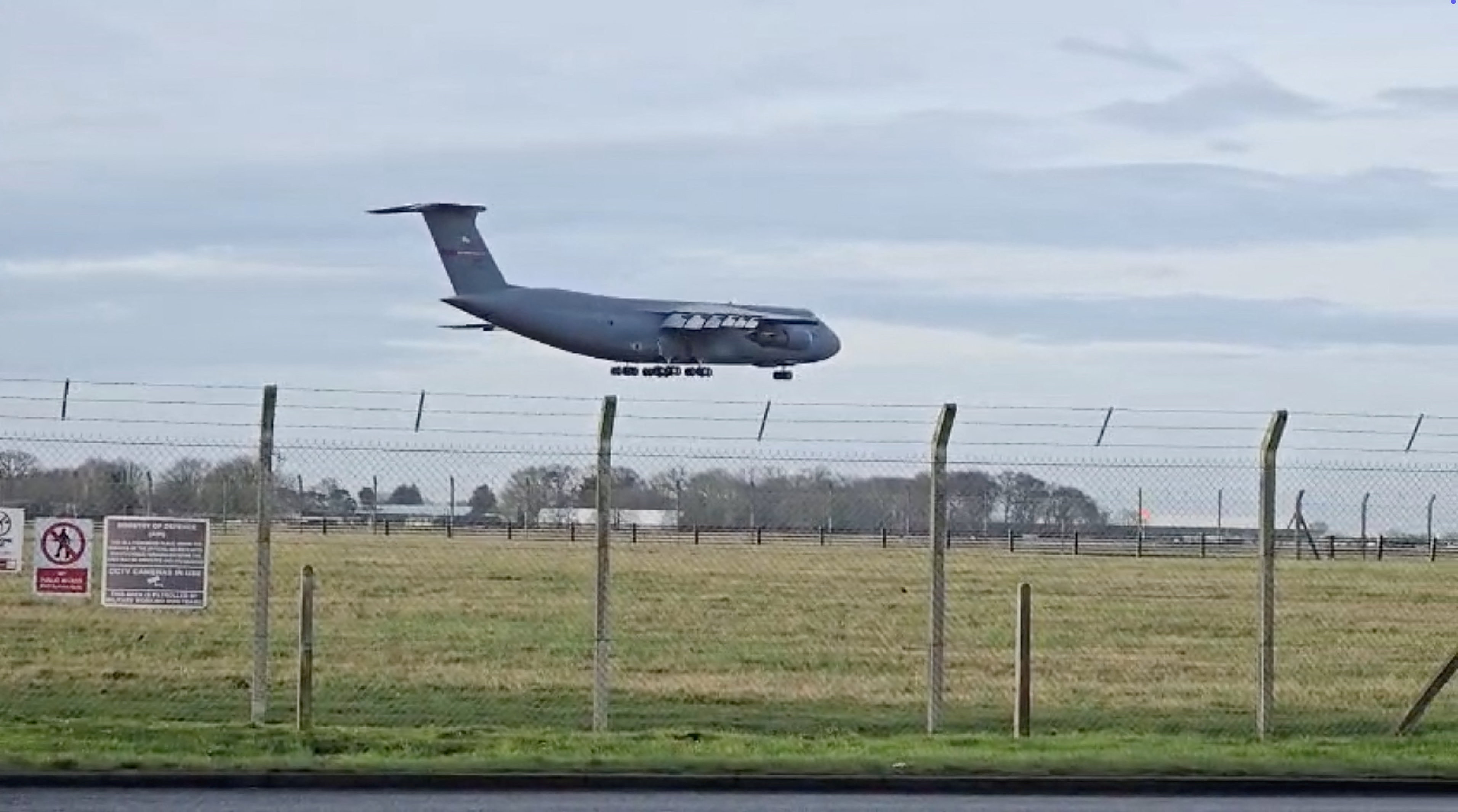 &Tau;&rho;&alpha;&mu;&pi; &epsilon;&nu;&alpha;&nu;&tau;ί&omicron;&nu; &Iota;&rho;ά&nu;: &Tau;&iota; &nu;&alpha; &pi;&rho;&omicron;&sigma;έ&xi;&epsilon;&tau;&epsilon; ό&tau;&alpha;&nu; (&kappa;&alpha;&iota; &alpha;&nu;) &alpha;&rho;&chi;ί&sigma;&omicron;&upsilon;&nu; &nu;&alpha; &pi;έ&phi;&tau;&omicron;&upsilon;&nu; &omicron;&iota; &beta;ό&mu;&beta;&epsilon;&sigmaf;