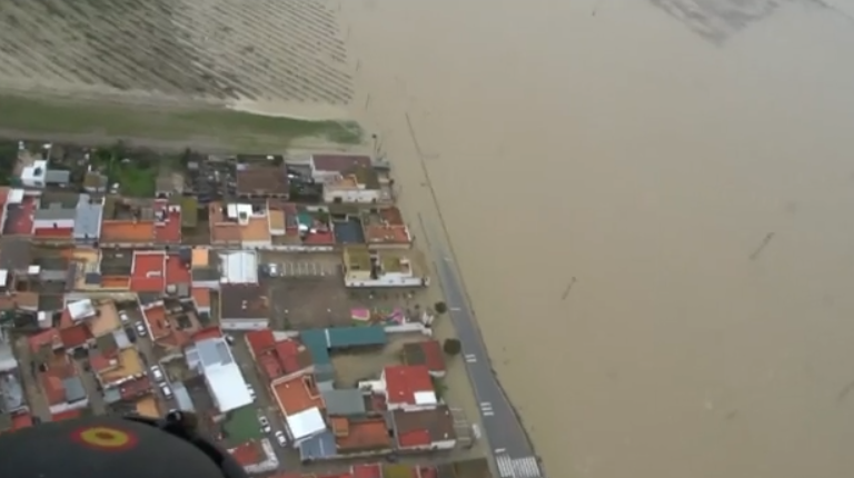 Η καταιγίδα «Μάρτα» σαρώνει την Ισπανία – Χιλιάδες άνθρωποι απομακρύνθηκαν από τα σπίτια τους