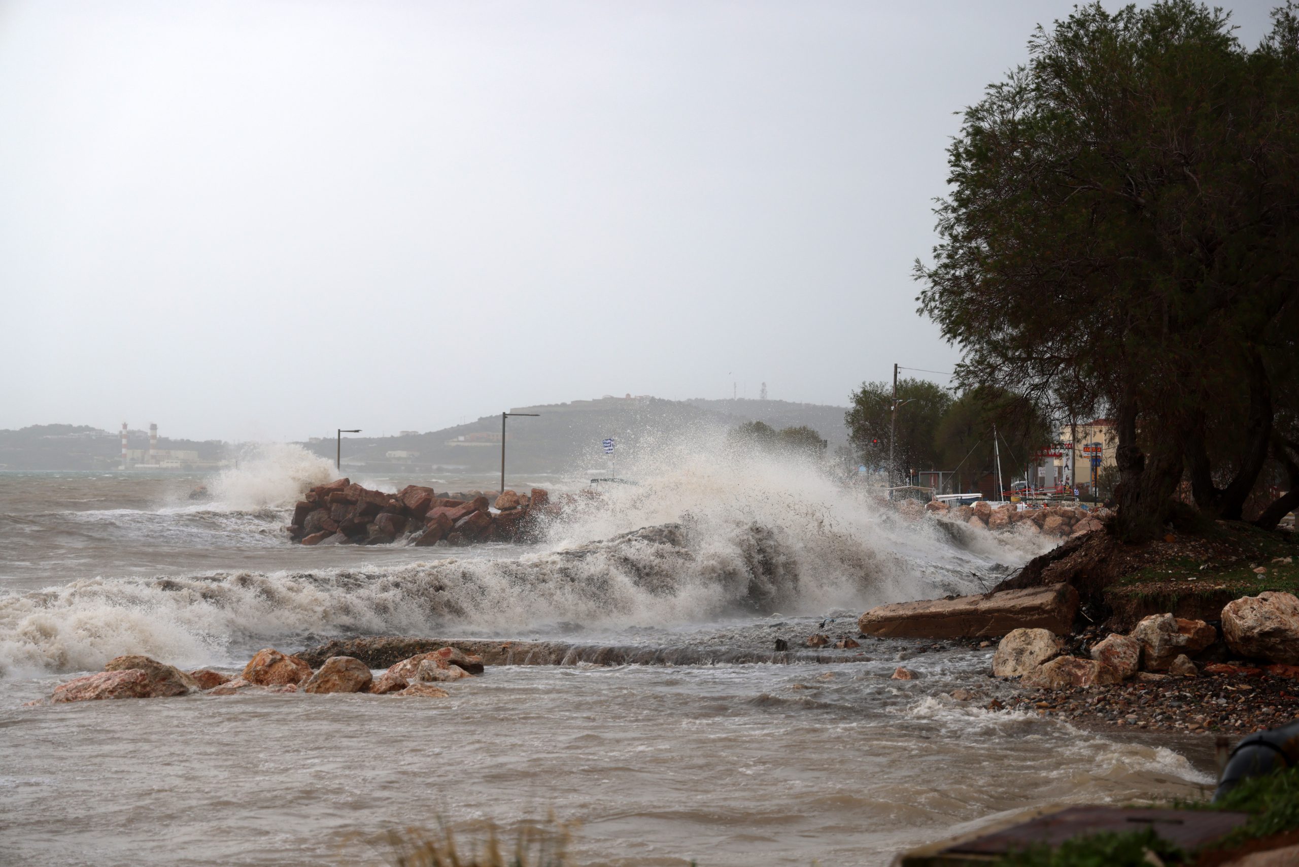 &Kappa;&alpha;&iota;&rho;ό&sigmaf;: Έ&rho;&chi;&epsilon;&tau;&alpha;&iota; &epsilon;&pi;&iota;&delta;&epsilon;ί&nu;&omega;&sigma;&eta; &alpha;&pi;ό &tau;&eta;&nu; &Pi;&alpha;&rho;&alpha;&sigma;&kappa;&epsilon;&upsilon;ή &ndash; &Tau;&omicron; &sigma;&epsilon;&nu;ά&rho;&iota;&omicron; &tau;&eta;&sigmaf; &laquo;&Gamma;&rho;&alpha;&mu;&mu;ή&sigmaf; &Lambda;&alpha;ί&lambda;&alpha;&pi;&alpha;&sigmaf;&raquo; &kappa;&alpha;&iota; &pi;&omicron;&iota;&epsilon;&sigmaf; &pi;&epsilon;&rho;&iota;&omicron;&chi;έ&sigmaf; &theta;&alpha; &sigma;&alpha;&rho;ώ&sigma;&epsilon;&iota;
