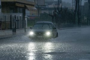 «Θρίλερ» με τον καιρό της Καθαράς Δευτέρας: Μέχρι και χιόνια 24 ώρες πριν το πέταγμα του αετού