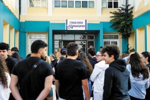 Πανελλαδικές χωρίς πανικό: Πρακτικές συμβουλές για μαθητές και οικογένειες