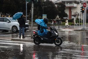 Κακοκαιρία: Καταιγίδες επιπέδου 3, θυελλώδεις άνεμοι και αφρικανική σκόνη – Τι ώρες θα επηρεαστεί η Αττική