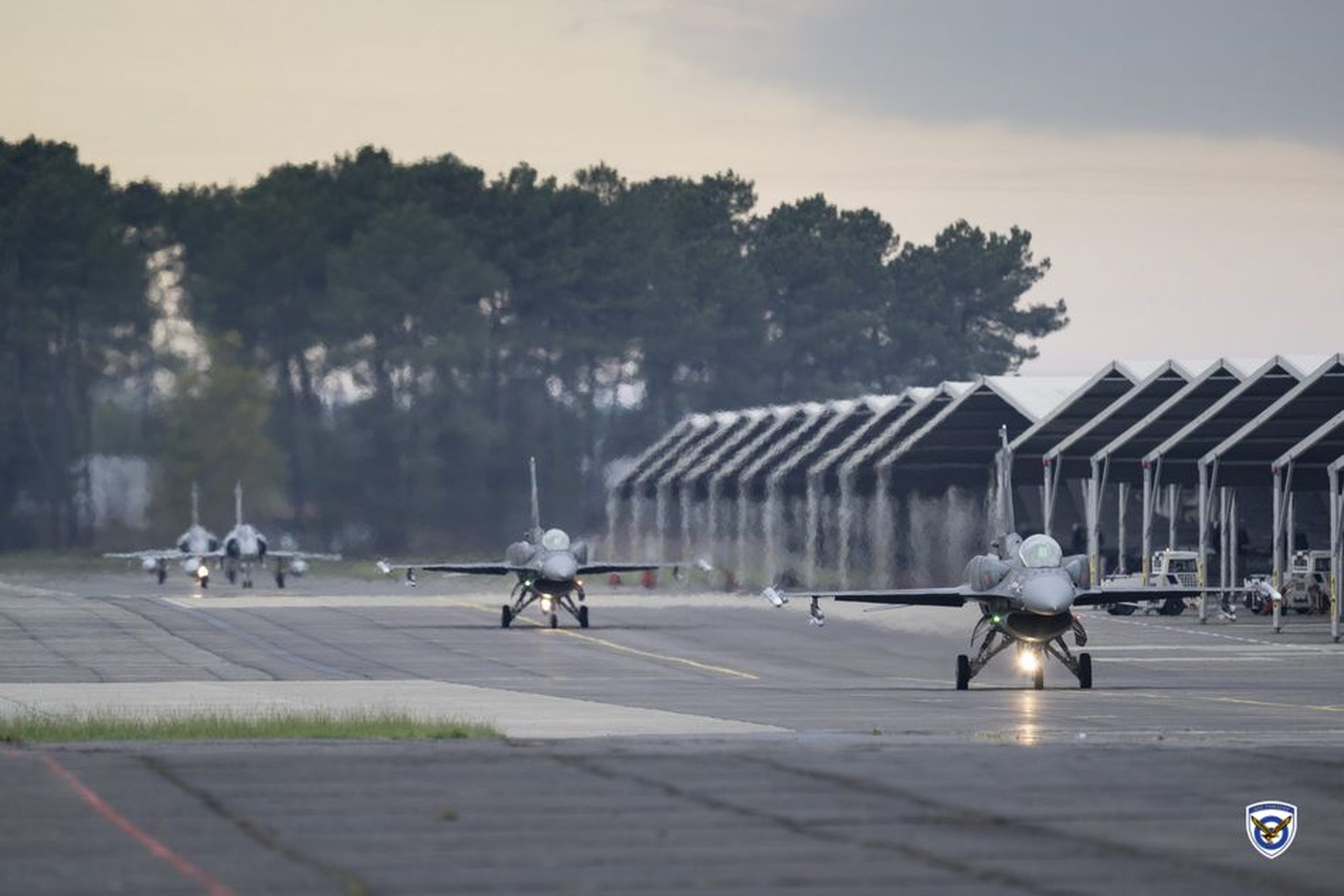 &Kappa;&alpha;&tau;&alpha;&sigma;&kappa;&omicron;&pi;&epsilon;ί&alpha; &sigma;&tau;&iota;&sigmaf; &Epsilon;&Delta;: &Omicron; &Sigma;&mu;ή&nu;&alpha;&rho;&chi;&omicron;&sigmaf; &pi;&rho;&omicron;&sigma;&pi;&alpha;&theta;&omicron;ύ&sigma;&epsilon; &nu;&alpha; &sigma;&tau;&rho;&alpha;&tau;&omicron;&lambda;&omicron;&gamma;ή&sigma;&epsilon;&iota; &kappa;&iota; ά&lambda;&lambda;&omicron;&upsilon;&sigmaf; &ndash; &Sigma;&upsilon;&lambda;&lambda;ή&psi;&epsilon;&iota;&sigmaf; &pi;&omicron;&upsilon; &sigma;&upsilon;&nu;&delta;έ&omicron;&nu;&tau;&alpha;&iota; &mu;&epsilon; &tau;&eta;&nu; &upsilon;&pi;ό&theta;&epsilon;&sigma;&eta; &sigma;&tau;&eta; &Gamma;&alpha;&lambda;&lambda;ί&alpha;